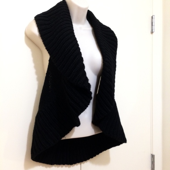 VT Luxe Chunky Convertible Loop Scarf Vest Black - Picture 3 of 8